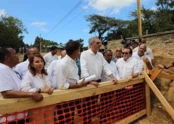 Presidente Abinader anuncia la construcción de un complejo de 112 apartamentos para afectados por las lluvias en Villa Montellano, Puerto Plata