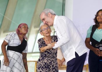 Presidente Abinader escucha a 6,000 familias y reafirma su apoyo a Supérate, que impacta a más de 1.4 millones de hogares en la República Dominicana