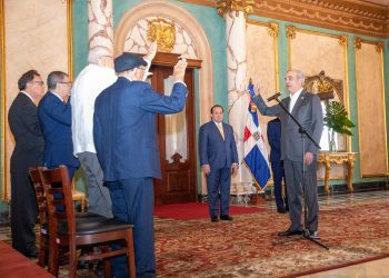 Presidente Abinader juramenta comisión para la puesta en funcionamiento del Museo Histórico de la Gesta de Abril