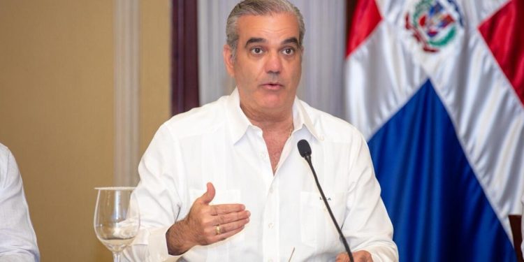 Presidente Luis Abinader anuncia que el Gobierno mantendrá sin variación precios de los combustibles para la presente semana - PaginaUno.Do