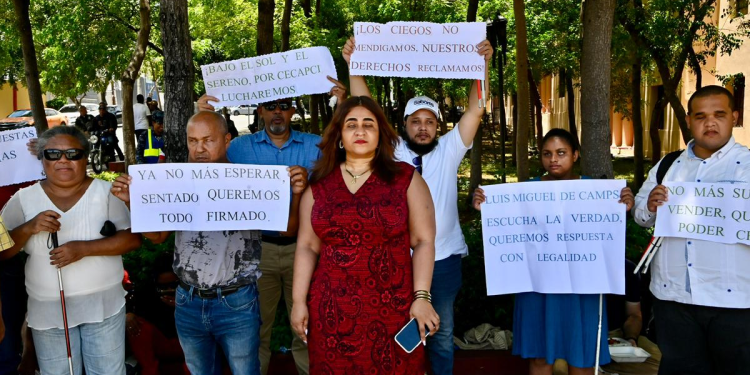 Protestan por “tiempo indefinido” para reapertura del Centro de Capacitación para Ciegos Protestan por “tiempo indefinido” para reapertura del Centro de Capacitación para Ciegos – El Nuevo Diario (República Dominicana)