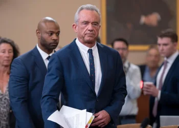 RFK Jr. defiende propuesta de recorte presupuestario de salud del 12% y respuesta al sarampión en testimonio en la Cámara