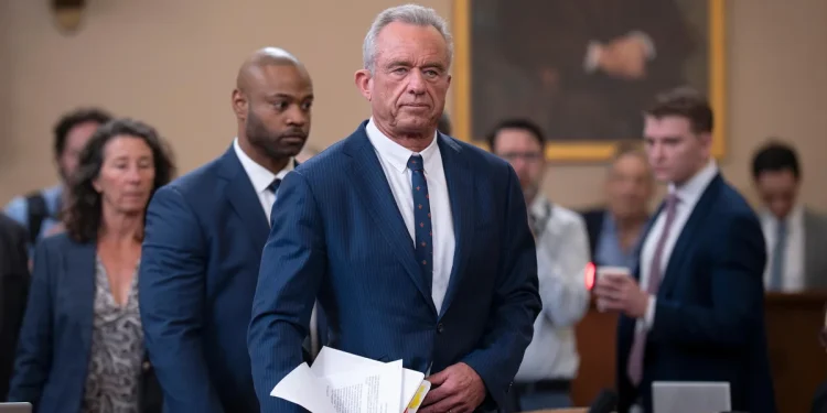RFK Jr. defiende propuesta de recorte presupuestario de salud del 12% y respuesta al sarampión en testimonio en la Cámara