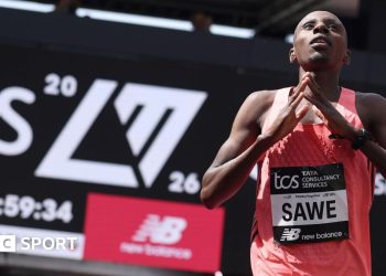 Resultados del Maratón de Londres 2026: Sabastian Sawe hace historia con el primer maratón competitivo de menos de dos horas