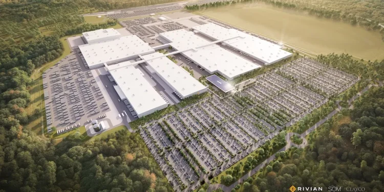 Rivian reduce el tamaño de la nueva fábrica de vehículos eléctricos después de que el DOE de Trump recorta el acuerdo de préstamo