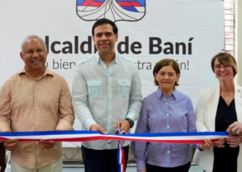 Roberto Ángel Salcedo encabeza la entrega de la Escuela de Bellas Artes de Baní – El Nuevo Diario (República Dominicana)
