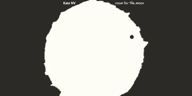 Room for the Moon es un pop experimental trepidantemente extraño Room for the Moon es un pop experimental trepidantemente extraño