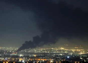 Son pocos los que ven que los objetivos de Estados Unidos se cumplan todavía en Irán; Los estadounidenses expresan preocupación y estrés en la encuesta de CBS News