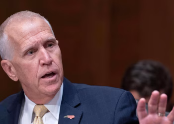 Tillis dice que está listo para seguir adelante y confirmar a Warsh como la elección de Trump como presidente de la Fed