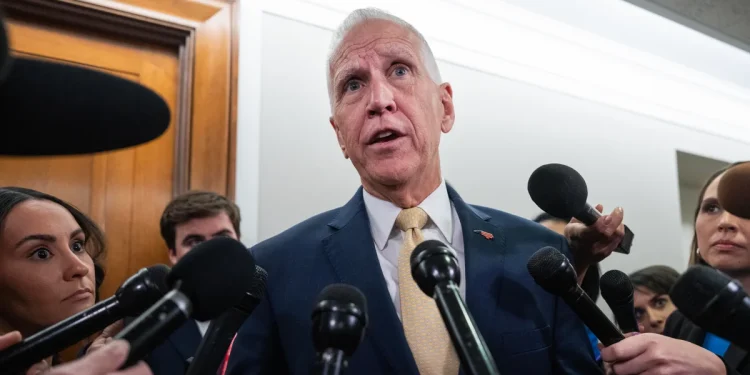 Tillis dice que está preparado para seguir adelante con la nominación de Kevin Warsh a la presidencia de la Reserva Federal Tillis dice que está preparado para seguir adelante con la nominación de Kevin Warsh a la presidencia de la Reserva Federal