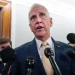 Tillis dice que está preparado para seguir adelante con la nominación de Kevin Warsh a la presidencia de la Reserva Federal