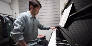 Tras un derrame cerebral paralizante, un pianista surcoreano se recrea como intérprete con una sola mano