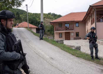Tribunal de Kosovo condena a cadena perpetua y 30 años de prisión a tres serbios étnicos por enfrentamientos de 2023