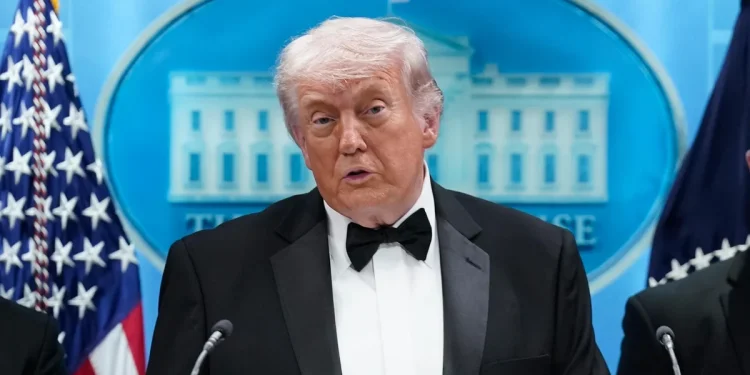 Trump dice "es una profesión peligrosa" tras disparos en la cena de corresponsales de la Casa Blanca