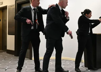 Trump fue evacuado de la cena de corresponsales de la Casa Blanca después de disparos; pistolero mató a tiros