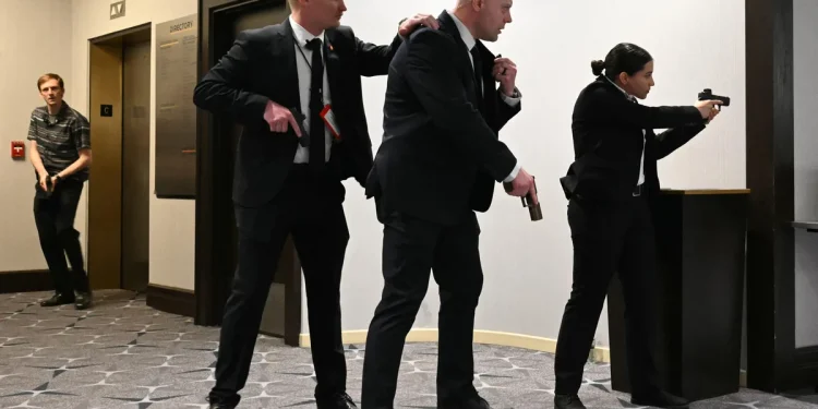 Trump fue evacuado de la cena de corresponsales de la Casa Blanca después de disparos; pistolero mató a tiros
