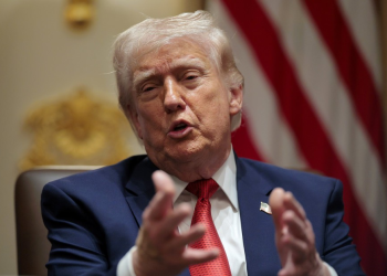 Trump plantea asociarse con Irán para extraer polvo nuclear