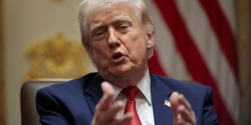 Trump plantea asociarse con Irán para extraer polvo nuclear