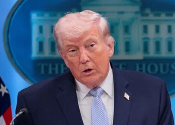 Trump y altos funcionarios comparten nuevos detalles del rescate de aviadores estadounidenses de Irán