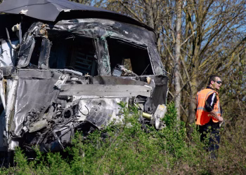 Un conductor de tren francés muere y 16 resultan heridos en un accidente en un cruce ferroviario