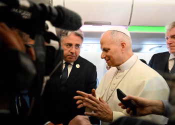 Un despacho desde el interior de la burbuja vaticana durante el intercambio entre el Papa y el presidente