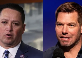 Un dúo bipartidista ayudó a obligar a los representantes Swalwell y Gonzales a renunciar. Dicen que otros miembros de la Cámara podrían ser los siguientes.