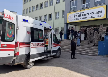 Un hombre armado abre fuego en una escuela secundaria en Turquía, hiriendo al menos a 16 personas antes de suicidarse