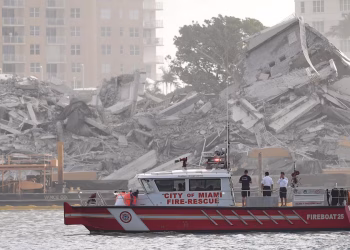 Un hotel de 23 pisos en un exclusivo local de Miami desaparece en segundos con una implosión