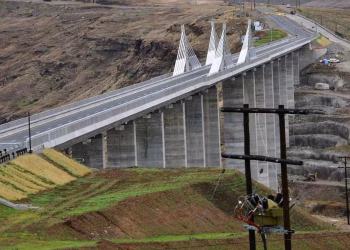 Un nuevo puente ayuda a consolidar a Lesoto como salvavidas de agua para el centro económico de Sudáfrica