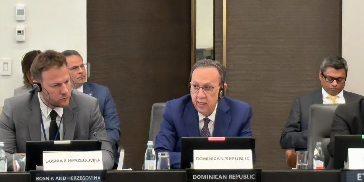 Valdez Albizu participa en la mesa redonda de alto nivel sobre fraude digital en los servicios financieros - PaginaUno.Do