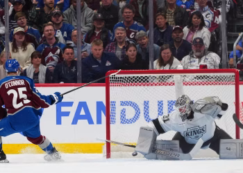 Wedgewood anotó con precisión, O'Connor anota el primer gol en más de un año y los Avs vencieron a los Kings 2-1 en el primer partido
