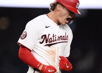 Wood, House y Abrams jonronean en el octavo mientras los Nacionales se recuperan para vencer 9-6 a los Cardinals