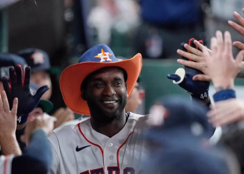 Yordan Álvarez se lanza profundo y Spencer Arrighetti abanica a 10, llevando a los Astros a superar a los Rockies 3-1