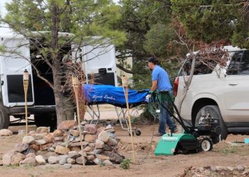 3 muertos en Nuevo México y socorristas descontaminados tras exposición a sustancia desconocida