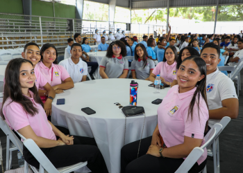 Abinader sostiene encuentro con 350 estudiantes en San José de Ocoa