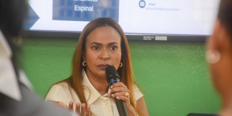 Adhamilka Espinal advierte: “No se puede inaugurar así” Adhamilka Espinal advierte: “No se puede inaugurar así”