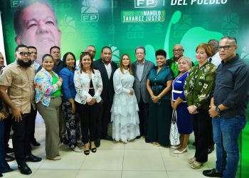Amplio grupo de dirigentes magisteriales