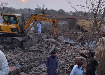 Asciende a 14 el número de muertos en un atentado suicida en Pakistán. Un grupo escindido de los talibanes reivindica la explosión