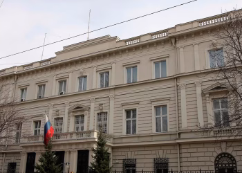 Austria expulsa a tres empleados de la embajada rusa por presunto espionaje a una antena en Viena