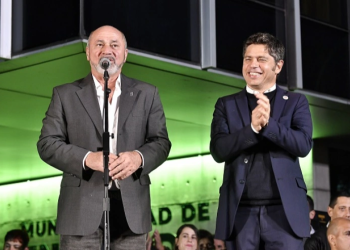 Axel Kicillof inauguró un palacio municipal millonario de seis pisos en Ensenada