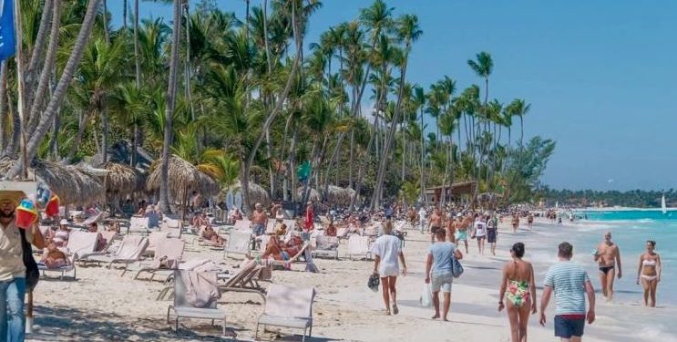 Banco Central afirma sector turismo es determinante para la sostenibilidad financiera de RD