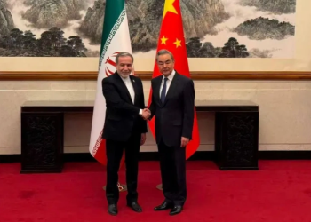 China instó al régimen iraní a reabrir el Estrecho de Ormuz lo antes posible