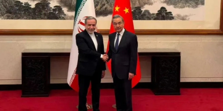China instó al régimen iraní a reabrir el Estrecho de Ormuz lo antes posible