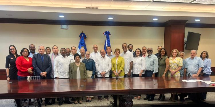 Comisión para la Reforma Educativa presenta informe sobre proceso consultivo