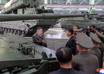 Corea del Norte desplegará nuevas armas de artillería contra Seúl y encargará el primer destructor