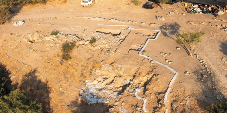 Cultura neolítica en Israel dominó pisos de cal dolomítica miles de años antes que los romanos