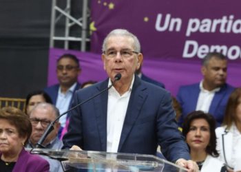 Danilo Medina arremete contra el PRM: “No ganan ni llevando al Papa de candidato”
