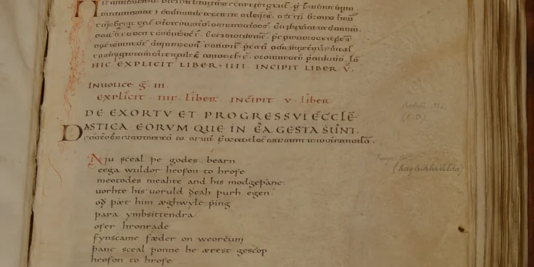 Descubren manuscrito de 1.200 años con el primer poema en inglés Descubren manuscrito de 1.200 años con el primer poema en inglés