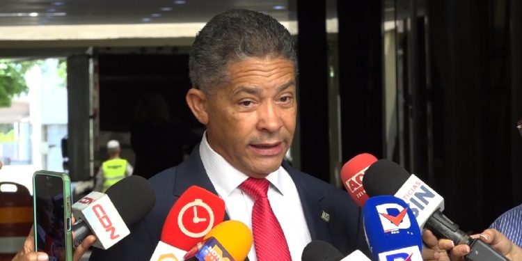 Diputado Eugenio Cedeño rechaza actuales autoridades PRM se prolonguen su mandato, dice decisión vulnera estatutos y la Constitución