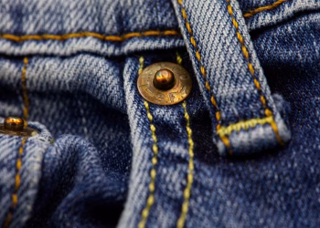 Durante gran parte de la experiencia estadounidense, los jeans azules han sido un hilo conductor